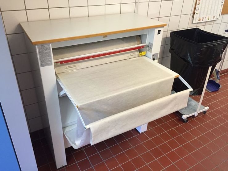 Modern_mangle_in_a_Swedish_laundry_room